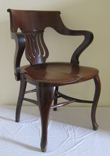 Find a Chair for the President!